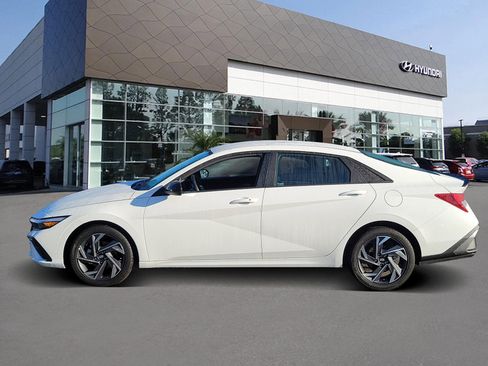 Certified 2025 Hyundai Elantra Sport image 3