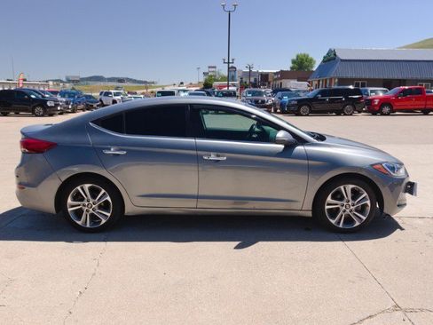 Used 2017 Hyundai Elantra Limited FWD image 5