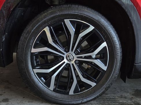 Used 2025 Toyota Crown Signia image 5