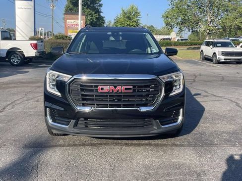 Used 2024 GMC Terrain SLE w/ Driver Convenience Package FWD image 2