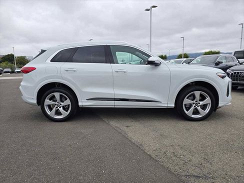 Certified 2025 Audi Q5 Premium w/ Premium Plus AWD/4WD image 3
