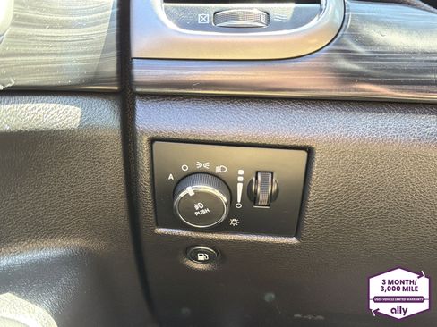 Used 2019 Jeep Grand Cherokee Altitude AWD/4WD image 16