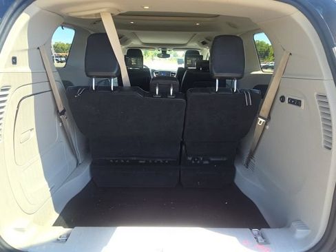 Used 2017 Chrysler Pacifica Limited w/ UConnect Theater Package FWD image 10