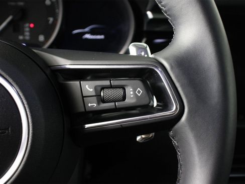 Used 2025 Porsche Macan image 15