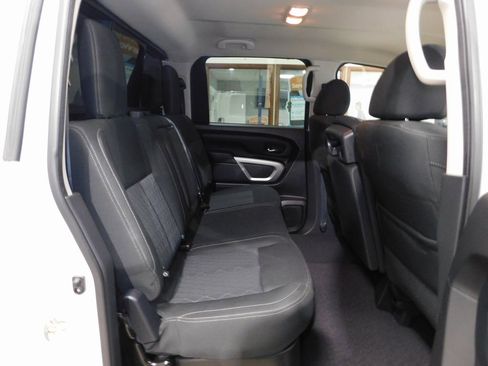 Used 2017 Nissan Titan SV image 88