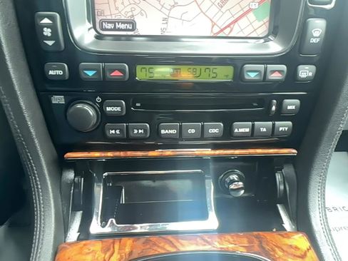 Used 2008 Jaguar XJ8 image 10