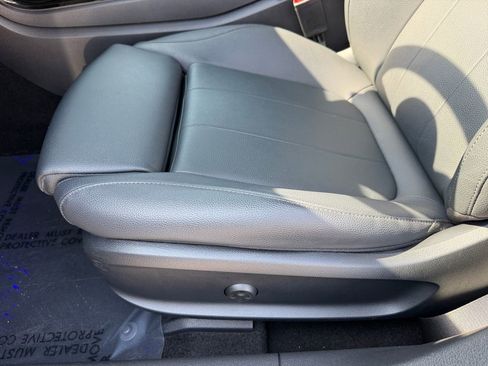 Used 2025 Mercedes-Benz CLA 250 4MATIC image 25