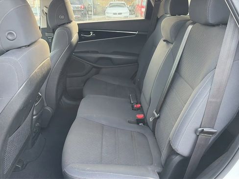 Used 2017 Kia Sorento FWD w/ LX Convenience Package image 14
