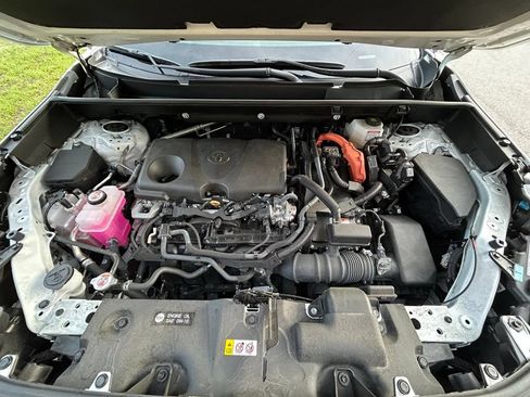 Used 2024 Toyota RAV4 XLE AWD/4WD image 12