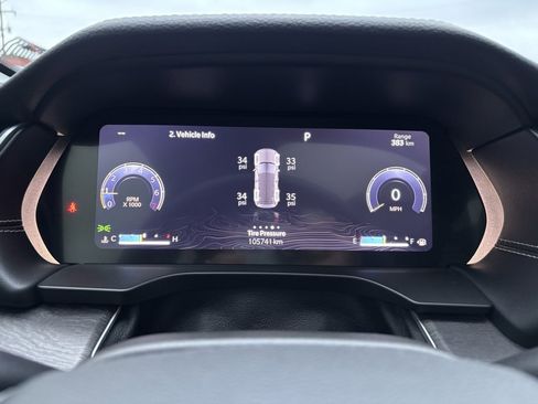 Used 2023 Jeep Grand Cherokee Limited w/ Luxury Tech Group II image 15