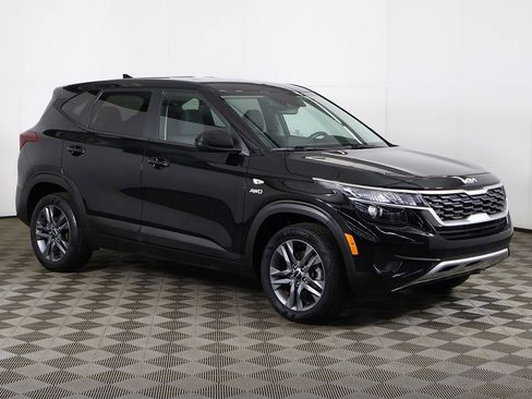 Used 2023 Kia Seltos LX AWD/4WD image 2