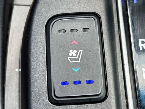Used 2018 Hyundai Santa Fe Sport w/ Cargo Package FWD image 21