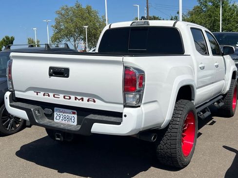 Used 2021 Toyota Tacoma TRD Sport w/ Technology Package AWD/4WD image 4