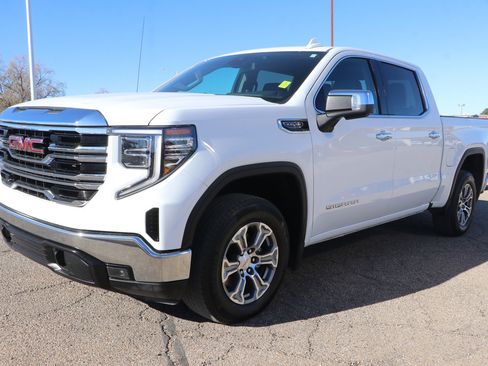 Used 2024 GMC Sierra 1500 SLT image 3