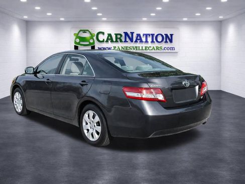 Used 2011 Toyota Camry LE image 3