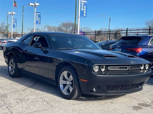 Used 2021 Dodge Challenger SXT image 2