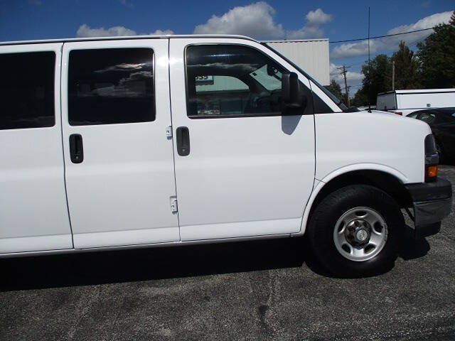 Used 2018 Chevrolet Express 3500 LT w/ LT Preferred Equipment Group RWD image 4