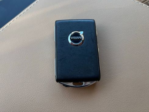 Certified 2024 Volvo XC90 T8 Ultimate w/ Protection Package Premier image 36