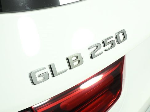 Used 2025 Mercedes-Benz GLB 250 image 27