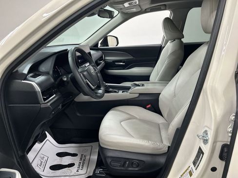 Used 2024 Toyota Grand Highlander AWD image 9