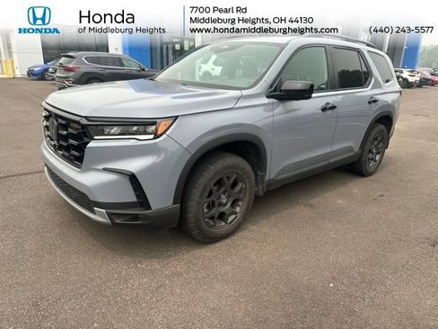 Used 2024 Honda Pilot TrailSport image 1