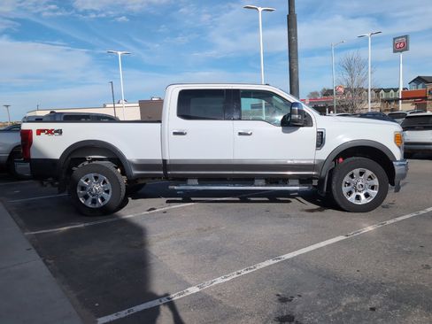 Used 2017 Ford F250 Lariat w/ Chrome Package image 4