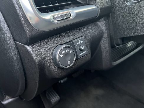 Used 2013 GMC Acadia SLE image 20