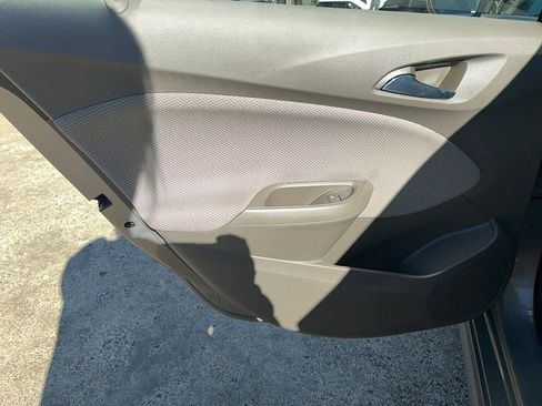 Used 2017 Chevrolet Cruze LT w/ Convenience Package image 9