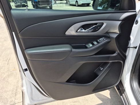 Used 2019 Chevrolet Traverse LT FWD image 18