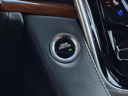Used 2020 Cadillac Escalade Luxury RWD image 19