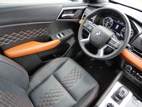 Used 2023 Mitsubishi Outlander SEL image 9