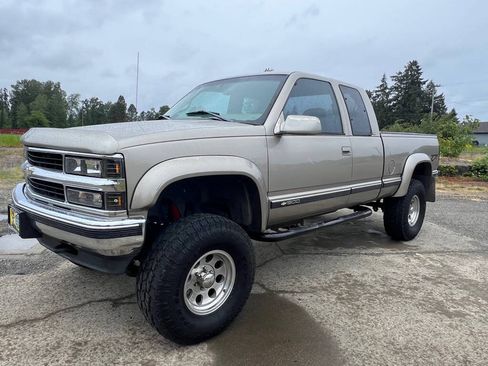 Used 1998 Chevrolet Silverado 1500 4x4 Extended Cab w/ Preferred Equipment Group 2 image 2