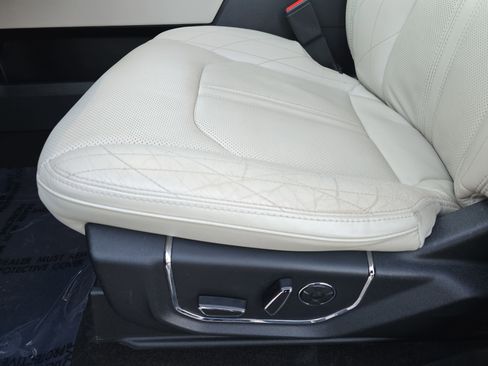 Used 2019 Ford Expedition Platinum image 33