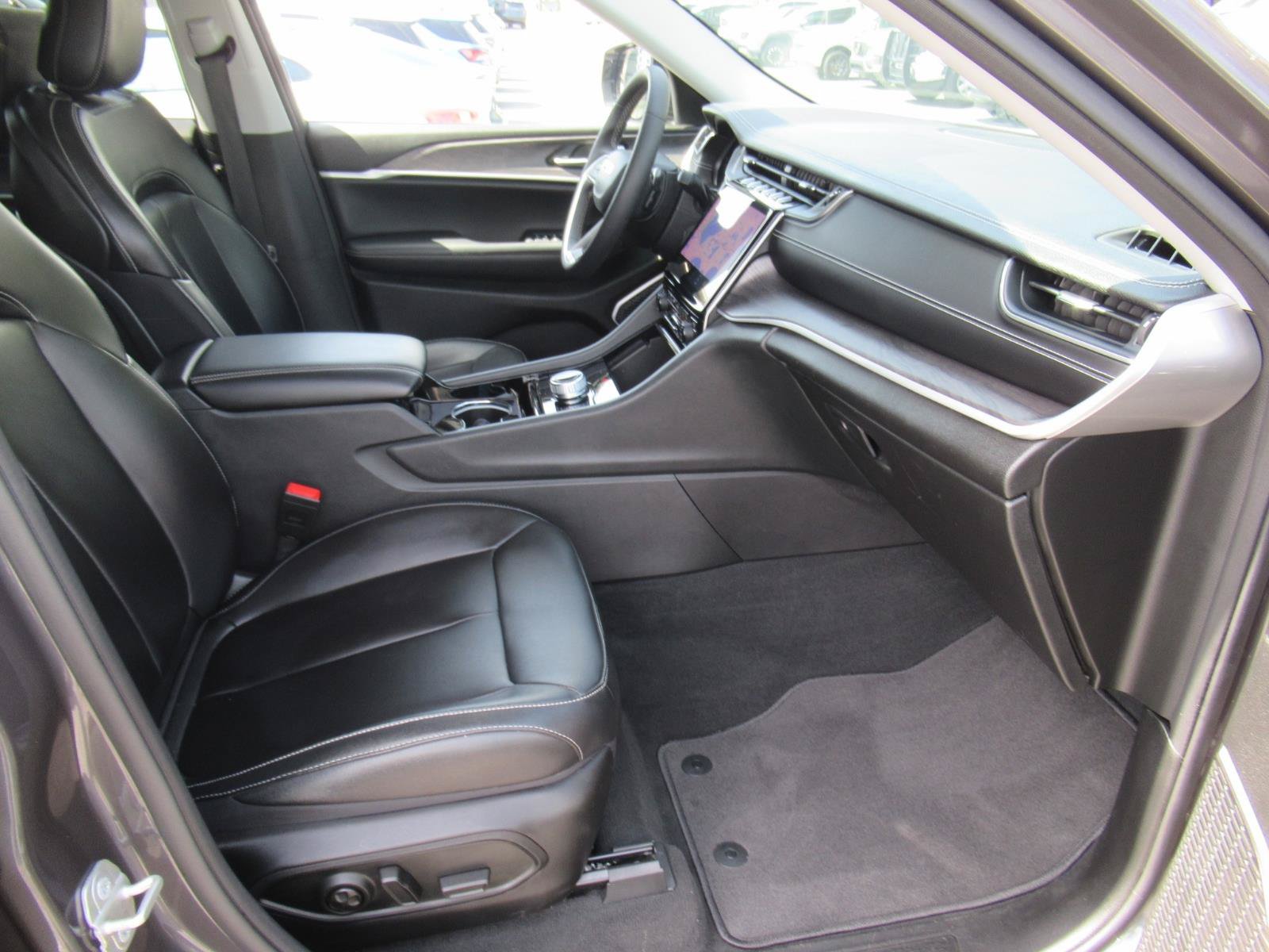 Used 2023 Jeep Grand Cherokee L Limited w/ Luxury Tech Group II RWD image 11