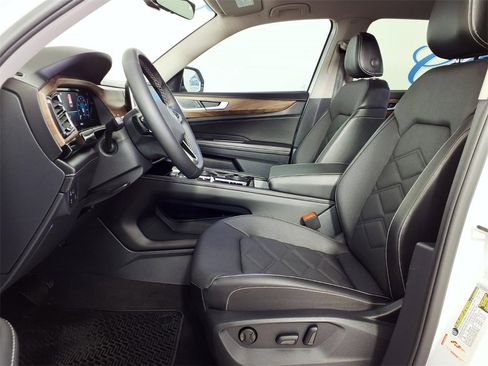 Used 2024 Volkswagen Atlas SE image 7