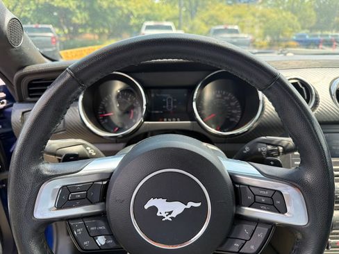 Used 2016 Ford Mustang Coupe RWD image 5
