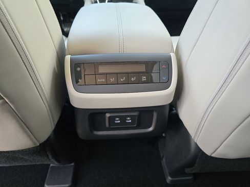 New 2026 Nissan Pathfinder SL AWD/4WD image 18