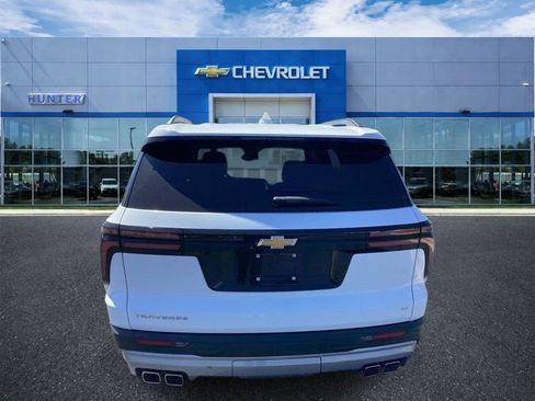Used 2024 Chevrolet Traverse LT FWD image 3