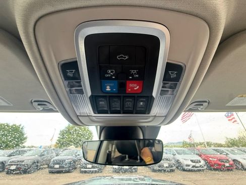 Used 2022 RAM 1500 Laramie AWD/4WD image 46