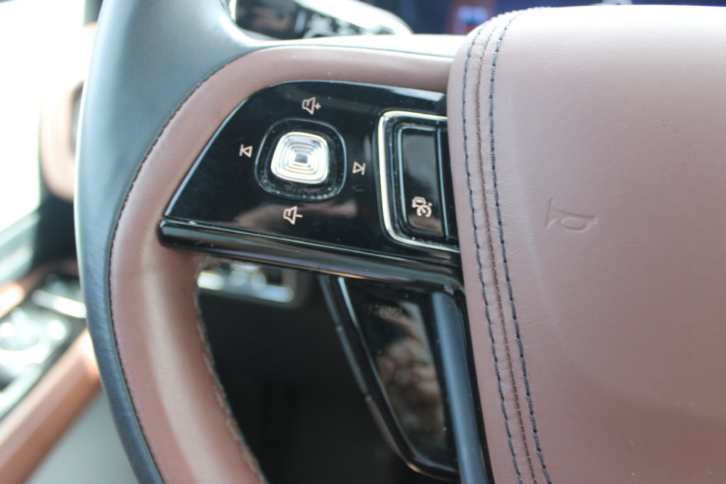 Used 2025 Lincoln Aviator Reserve w/ Luxury Package RWD image 23