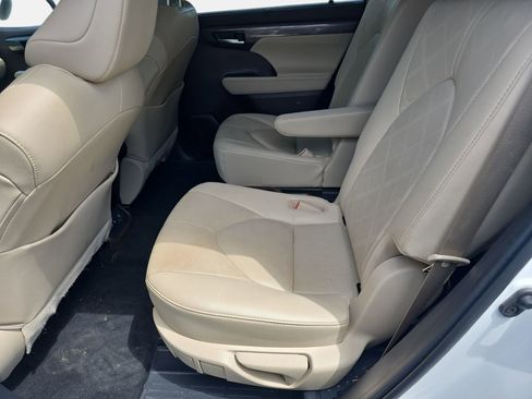 Used 2021 Toyota Highlander Platinum AWD/4WD image 14