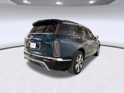 New 2026 Cadillac Vistiq Luxury w/ LPO, Floor Liner Package AWD/4WD image 8