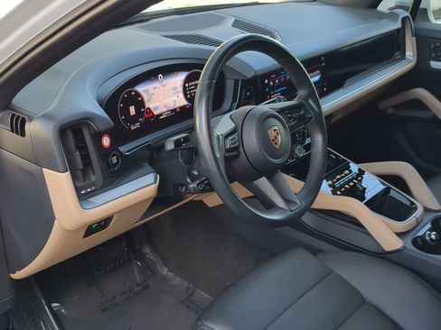 Used 2024 Porsche Cayenne image 10