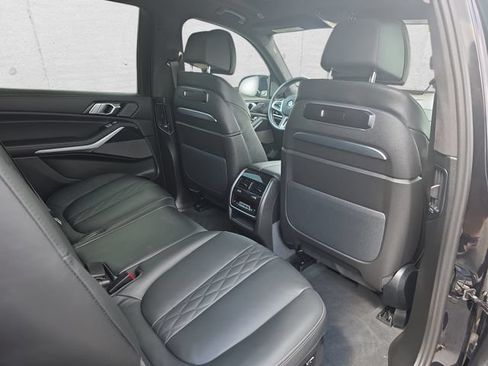 Used 2025 BMW X7 M60i AWD/4WD image 11