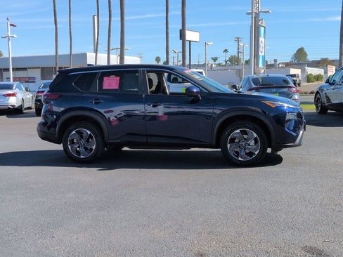 Used 2025 Nissan Rogue SV image 6