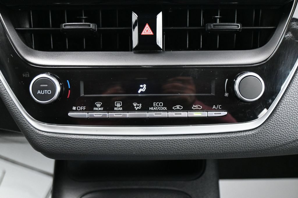 Used 2024 Toyota Corolla LE FWD image 20