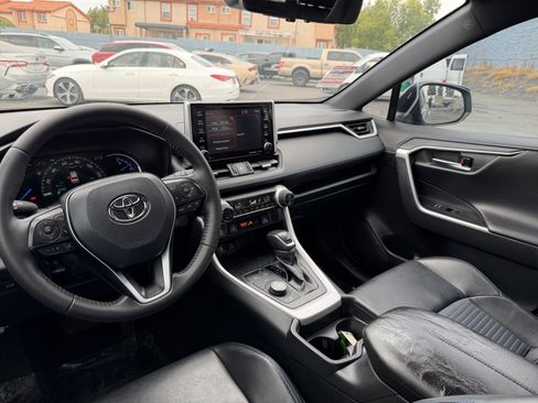 Used 2020 Toyota RAV4 XSE w/ XSE Grade Weather Package AWD/4WD image 17
