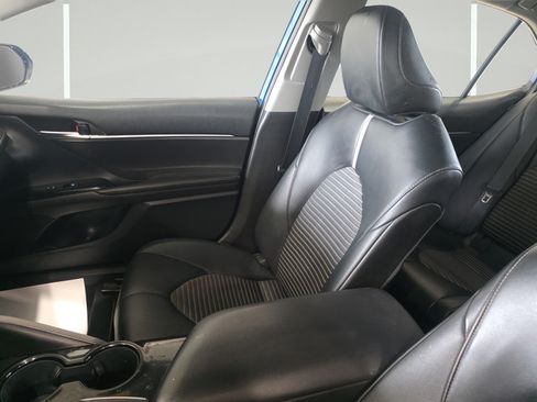 Used 2020 Toyota Camry SE FWD image 21