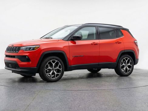 Used 2025 Jeep Compass Limited AWD/4WD image 3