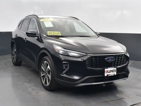 Used 2023 Ford Escape Platinum image 5